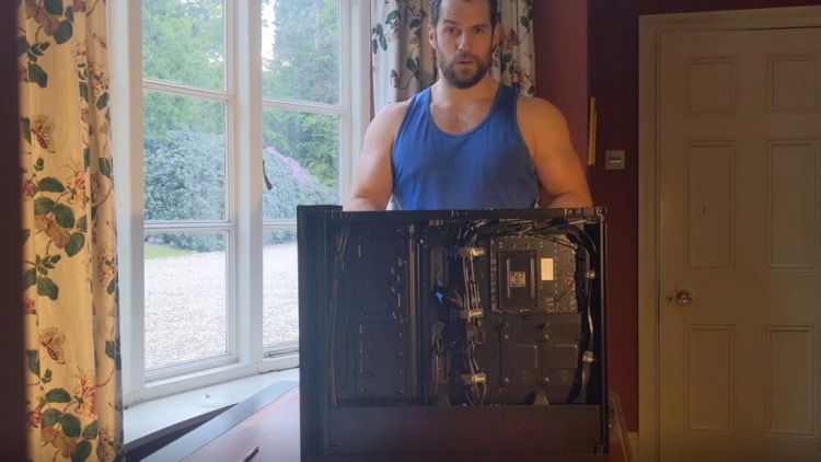 Superman builds his own Gaming PC during downtime